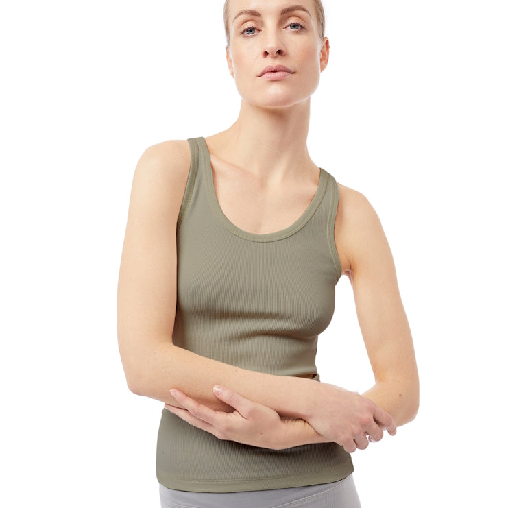 Nachhaltige Yoga Kleidung: Tank Top aus gerippter Bio-Baumwolle Grün